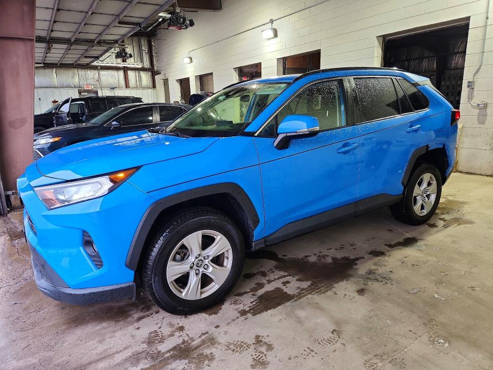 2019 Toyota Rav 4 VIN JTMP1RFV5KD009940 — COPART salvage auction photo