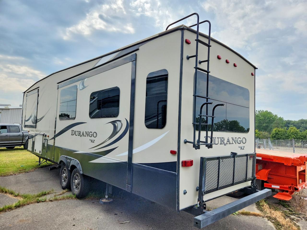 2016 Kz Durango VIN 4EZFD3124G6119918 COPART salvage auction — Minor Dent/Scratches, MI - DEALER ONLY CLEAN TITLE, sold $7,900 on 2026-09-18 (photo 3)