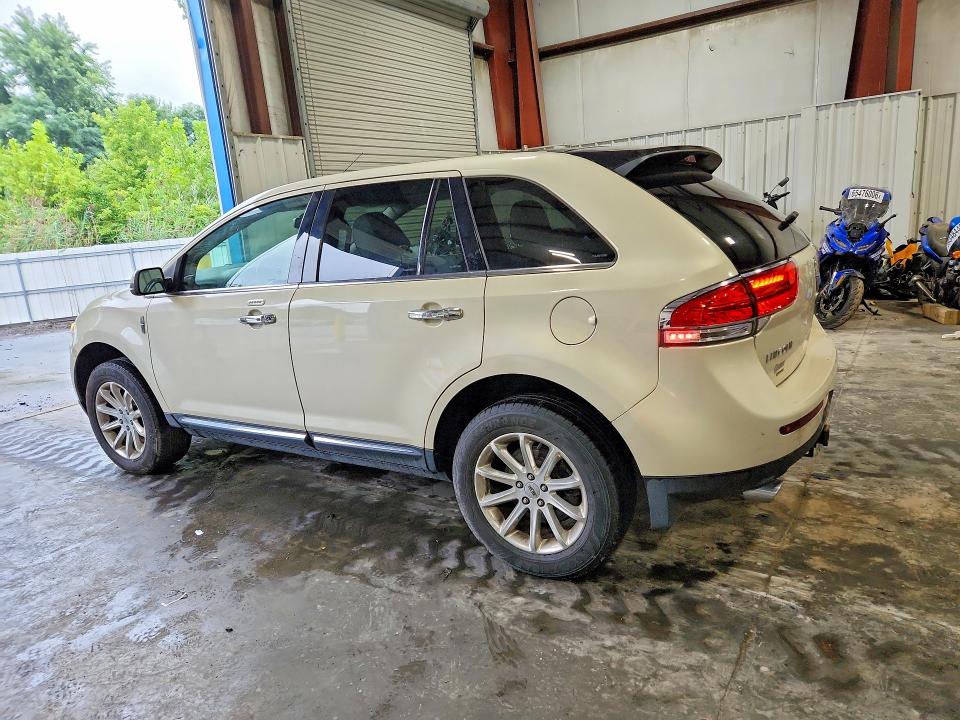2014 Lincoln Mkx VIN 2LMDJ8JK0EBL17263 COPART salvage auction — NORMAL WEAR, NY - CERTIFICATE OF TITLE, sold $1,875 on 2026-09-23 (photo 2)