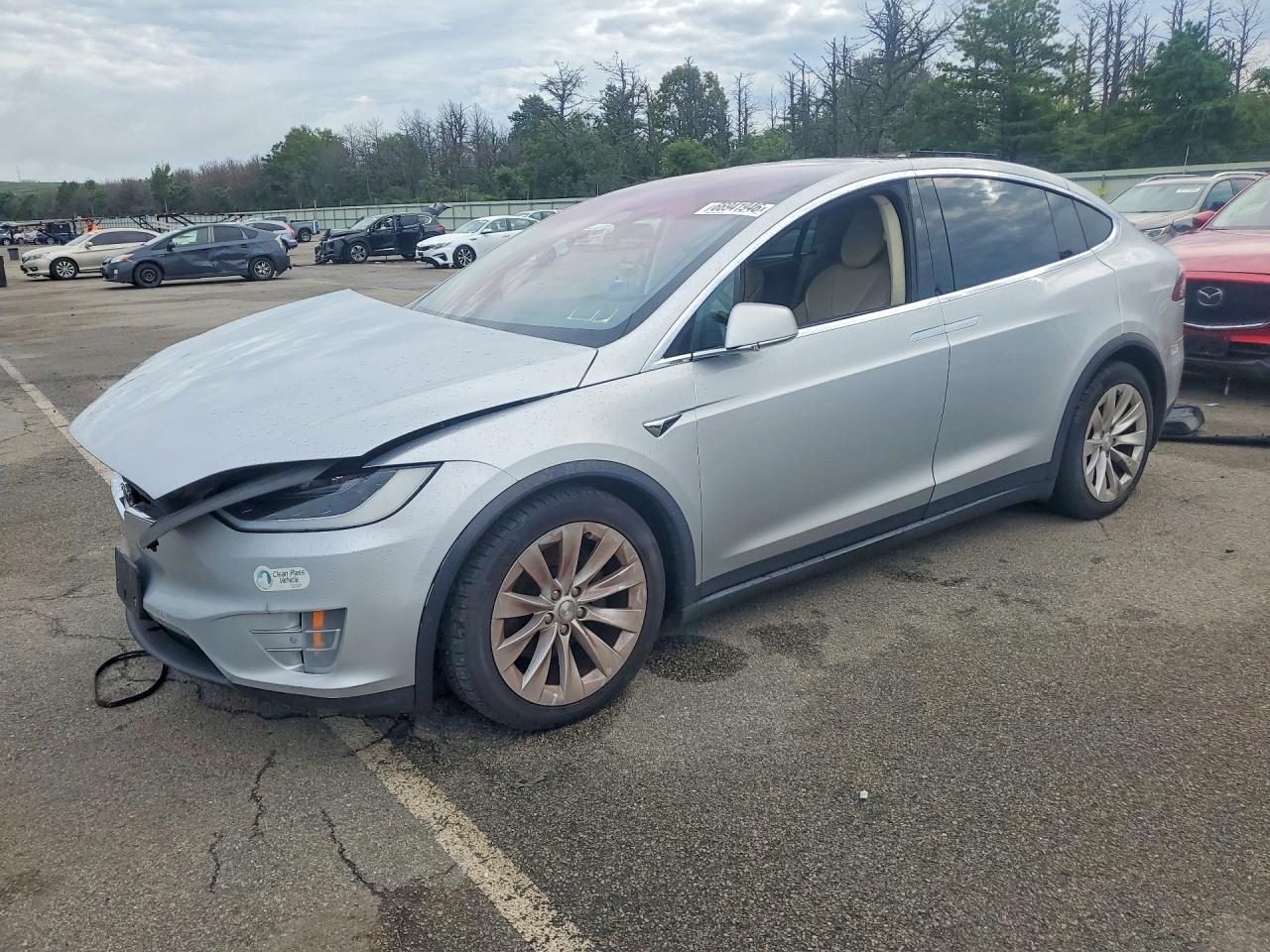 2017 Tesla Model X VIN 5YJXCDE25HF035640 — COPART salvage auction photo