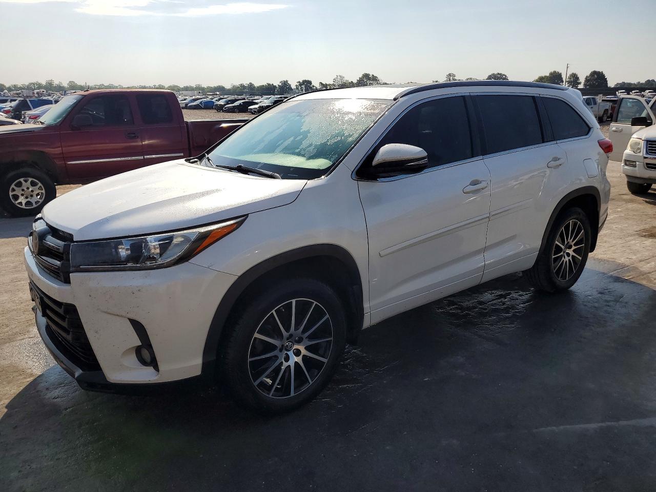 2017 Toyota Highlander VIN 5TDJZRFH8HS478199 — COPART salvage auction photo