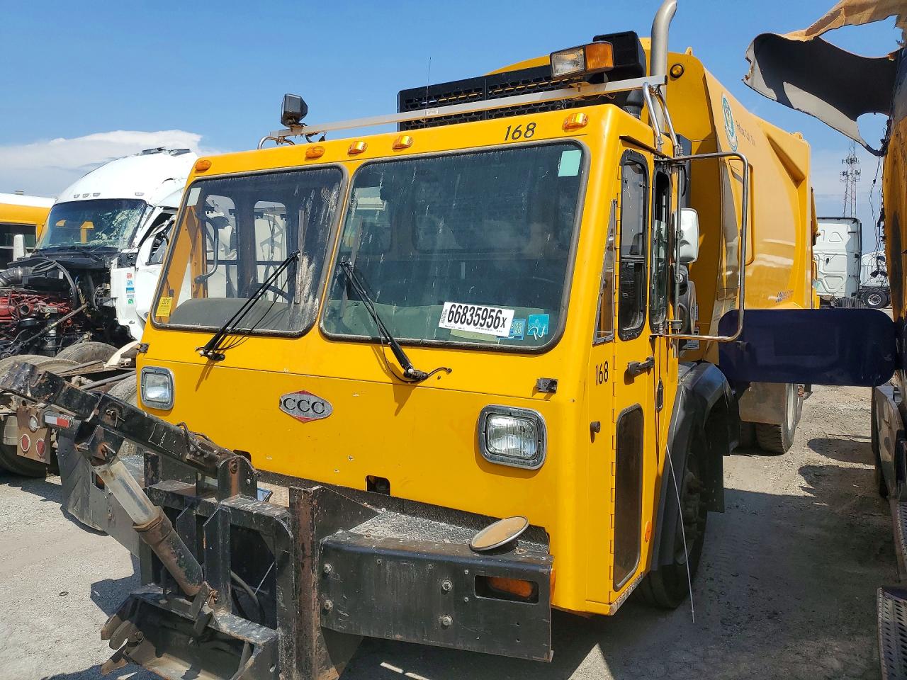 2014 Crane Carrier Low Entry VIN 1CYCLL586ET051169 — COPART salvage auction photo