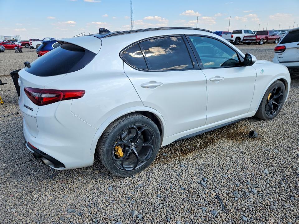 2019 Alfa romeo Stelvio VIN ZASPAKEV3K7C29835 COPART salvage auction — MINOR DENT/SCRATCHES, Salvage Title, sold $17,900 on 2026-10-06 (photo 3)