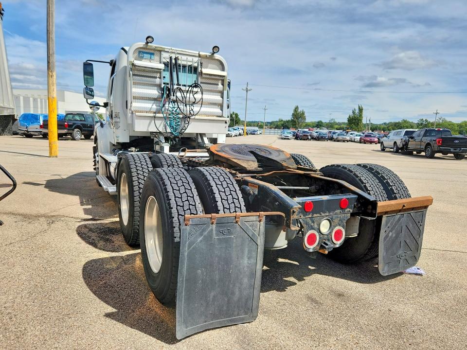 2016 Freightliner M2 VIN 1FUJC5DV9GHGY4861 COPART salvage auction — MINOR DENT/SCRATCHES, NY - CERTIFICATE OF TITLE, sold $13,000 on 2026-09-18 (photo 2)