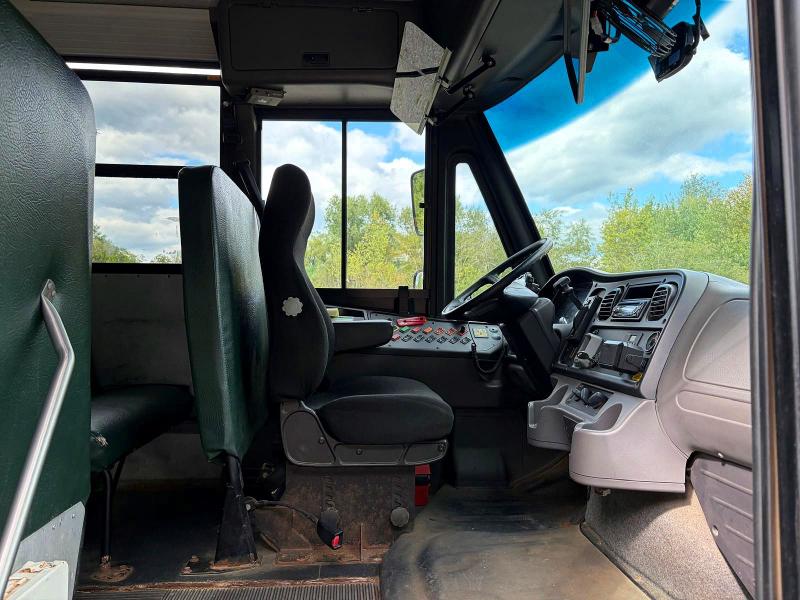 2015 Freightliner Chassis VIN 4UZABRDU3FCFW9494 COPART salvage auction — NORMAL WEAR, MA - CERTIFICATE OF TITLE (P), sold $675 on 2026-10-08 (photo 5)