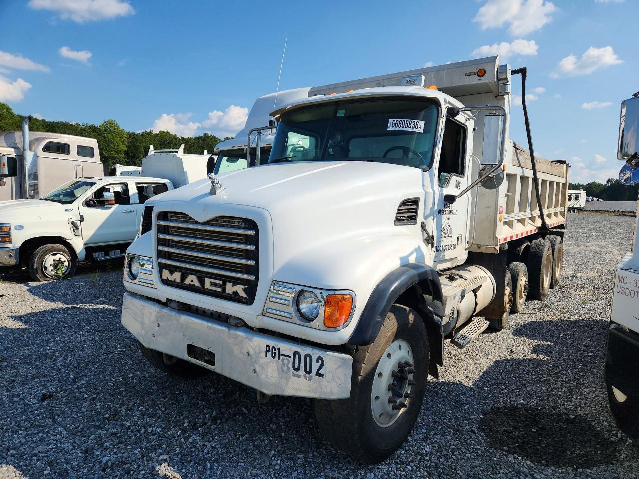 2005 Mack Cv713 VIN 1M2AG11C35M026358 — COPART salvage auction photo