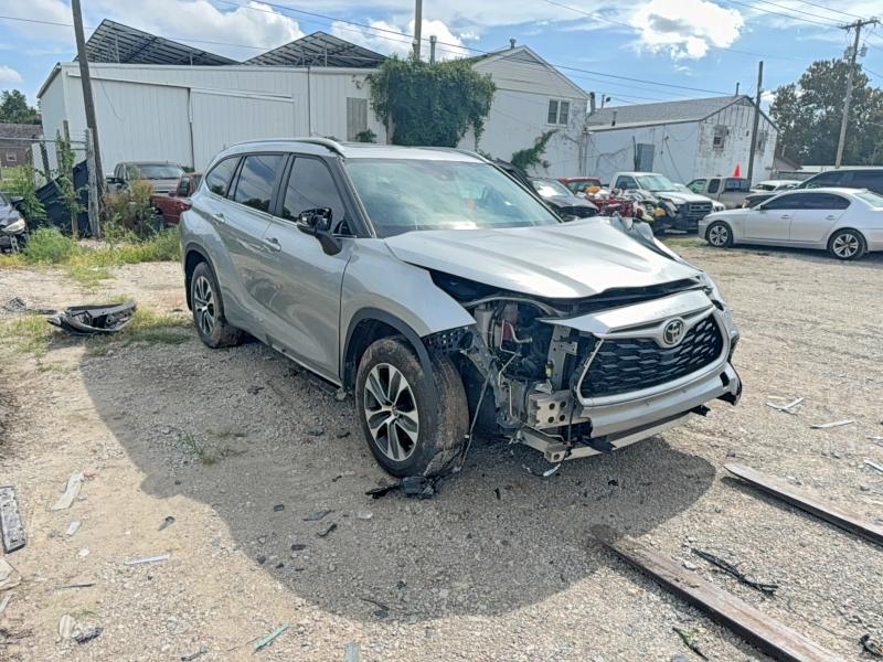2023 Toyota Highlander VIN 5TDKDRAH8PS033860 — COPART salvage auction photo