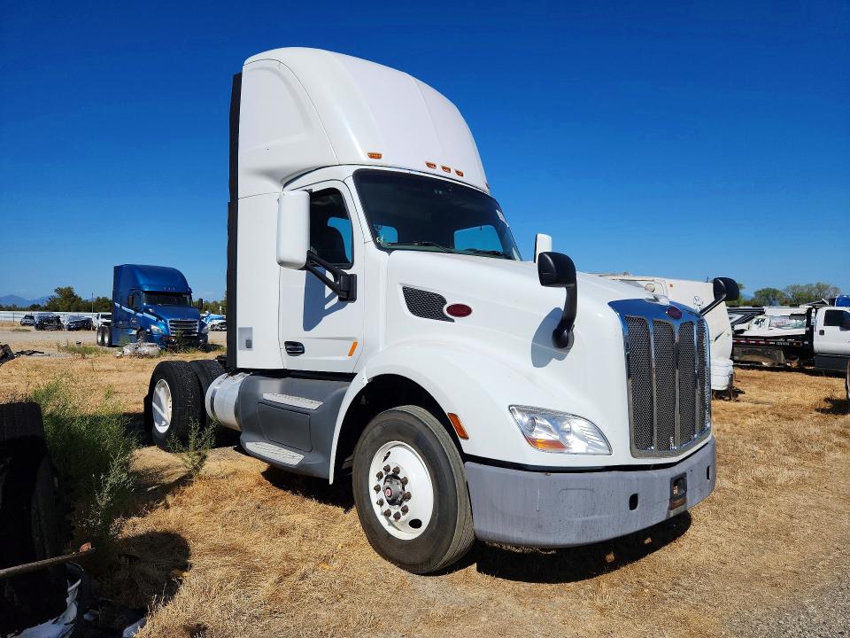 2016 Peterbilt 579 VIN 1XPBA48X5GD299422 COPART salvage auction — MECHANICAL, IN - DIS/DLR/EXP ONLY CLEAN TITLE, sold $6,200 on 2026-10-06 (photo 4)