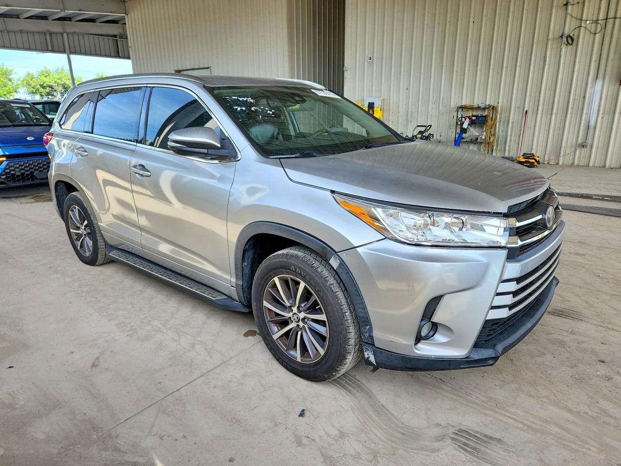 2017 Toyota Highlander VIN 5TDKZRFH8HS516910 COPART salvage auction — Minor Dent/Scratches, FL - CERTIFICATE OF TITLE (P), sold $11,900 on 2026-09-15 (photo 4)