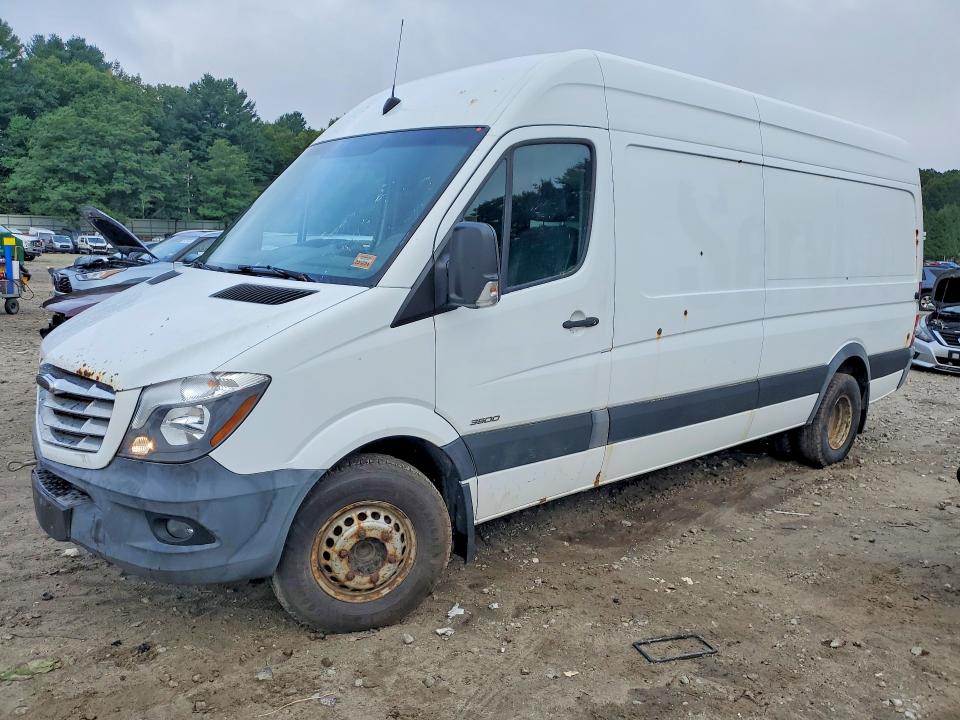 2014 Freightliner Sprinter VIN WDYPF1CC7E5936060 COPART salvage auction — MINOR DENT/SCRATCHES, ME - CERTIFICATE OF TITLE, sold $6,500 on 2026-09-17 (photo 1)