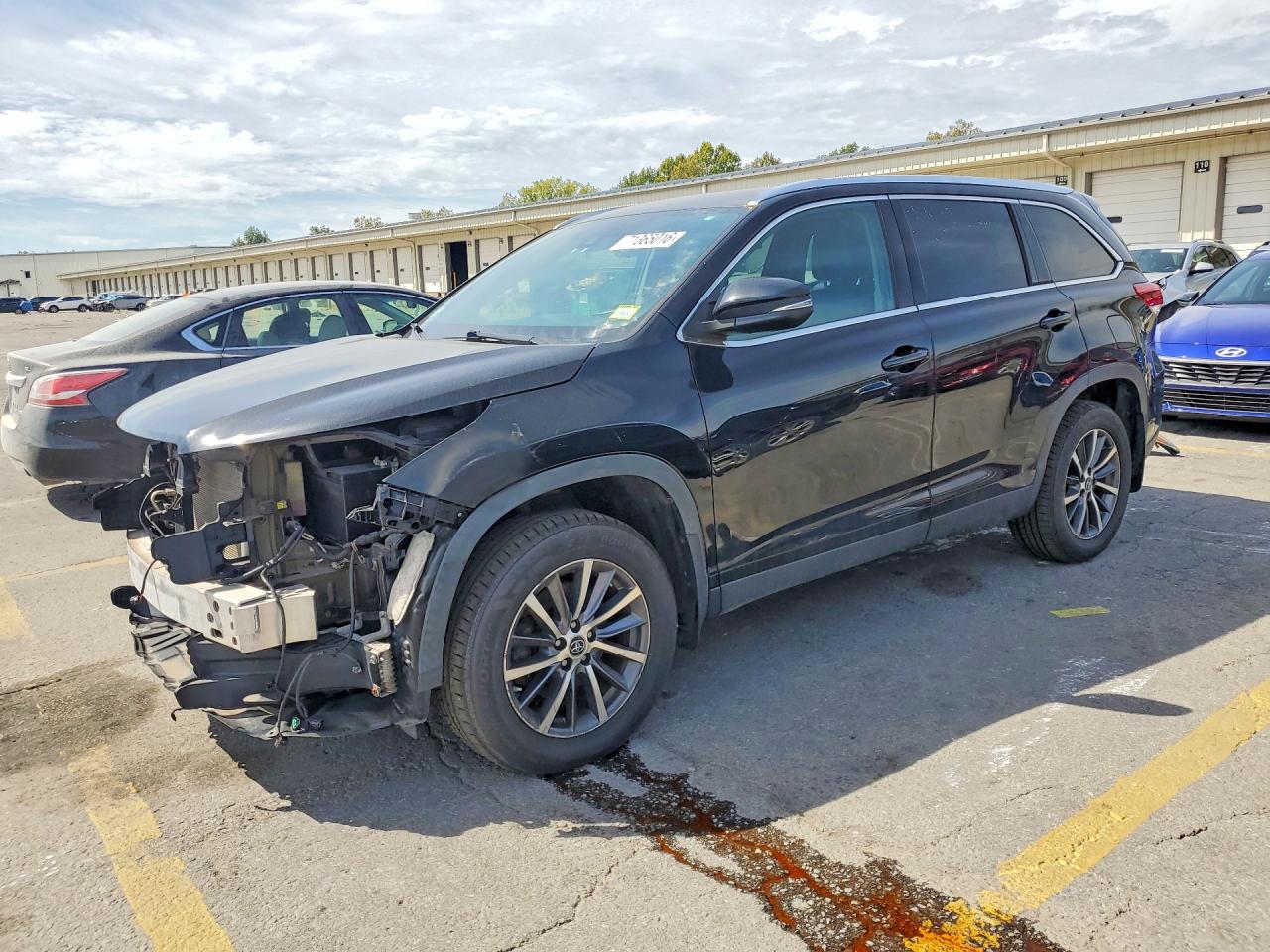 2019 Toyota Highlander VIN 5TDJZRFH0KS621962 — COPART salvage auction photo
