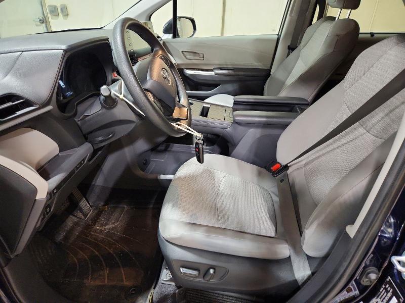 2024 Toyota Sienna VIN 5TDKSKFC0RS122870 COPART salvage auction — NORMAL WEAR, AK, sold $31,000 on 2026-10-06 (photo 7)
