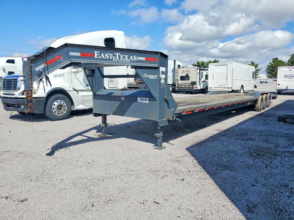 2023 East texas Car hauler VIN 58SGM4232PE032334 COPART salvage auction — MINOR DENT/SCRATCHES, FL - CERTIFICATE OF TITLE, sold $3,950 on 2026-10-06 (photo 1)