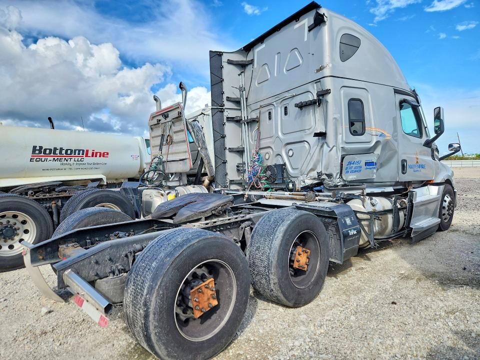 2024 Freightliner Cascadia 126 VIN 3AKJHHDRXRSLK4439 COPART salvage auction — ALL OVER, TX - SALVAGE VEHICLE TITLE, sold $32,000 on 2026-10-08 (photo 3)