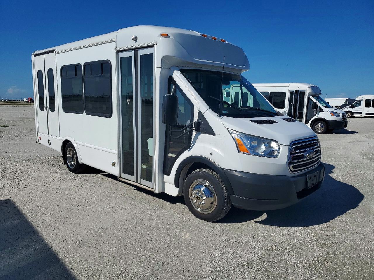 2019 Ford Transit VIN 1FDES6PM4KKB87600 — COPART salvage auction photo
