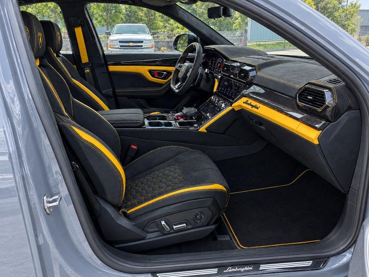2024 Lamborghini Urus VIN ZPBUB3ZL1RLA31904 COPART salvage auction — MINOR DENT/SCRATCHES, CA - CERTIFICATE OF TITLE (P), sold $8,000 on 2026-09-30 (photo 5)