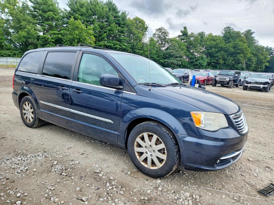 2013 Chrysler Voyager VIN 2C4RC1BG9DR711903 COPART salvage auction — MINOR DENT/SCRATCHES, Salvage Title, sold $375 on 2026-09-08 (photo 4)
