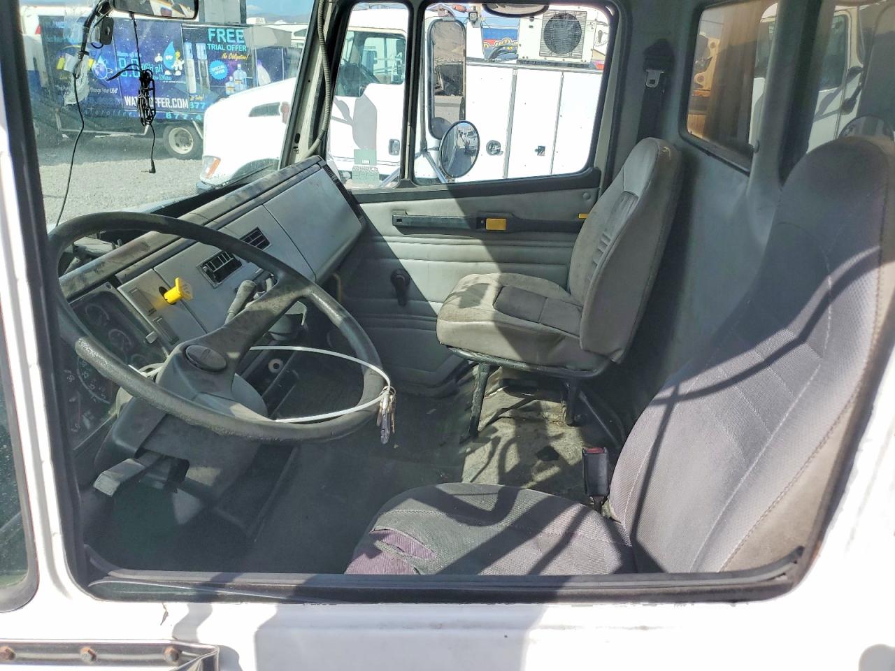 2001 Frht - Freightliner VIN 1FVABPBV41HJ37014 COPART salvage auction — Side, NV - CERTIFICATE OF TITLE, sold $1,350 on 2026-10-07 (photo 7)