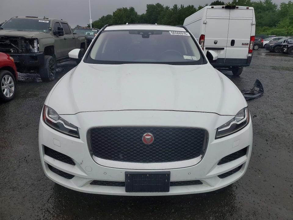 2018 Jaguar F-pace VIN SADCK2FX8JA272903 COPART salvage auction — MINOR DENT/SCRATCHES, WV - CERTIFICATE OF TITLE, sold $7,900 on 2026-09-18 (photo 5)