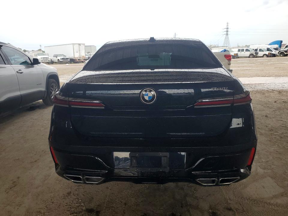 2023 BMW 7er VIN WBA33EJ0XPCM28471 COPART salvage auction — WATER/FLOOD, Tx - Salvage Title-Flood Damage, sold $36,500 on 2026-10-02 (photo 6)