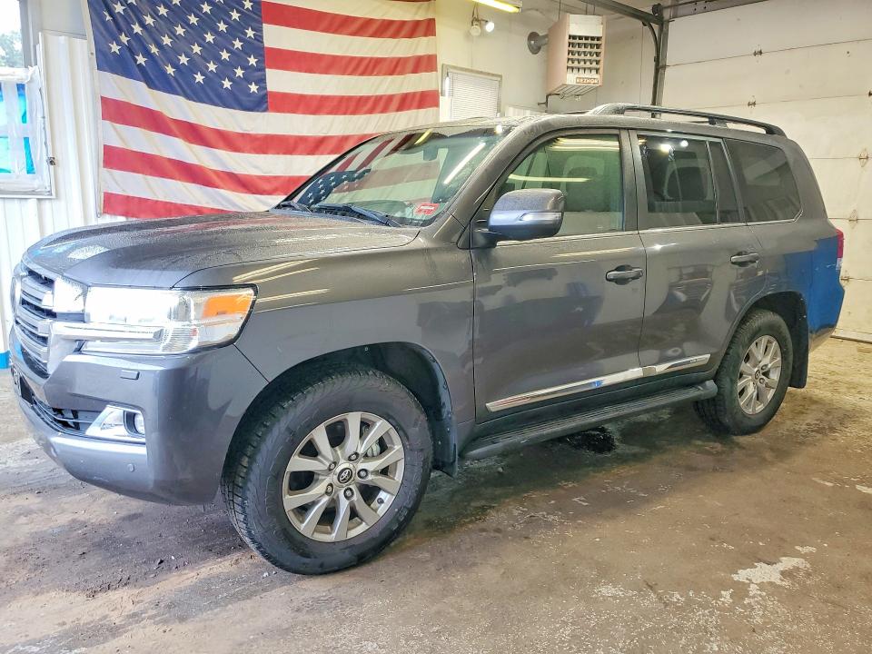 2016 Toyota Land cruiser VIN JTMCY7AJ3G4047645 — COPART salvage auction photo