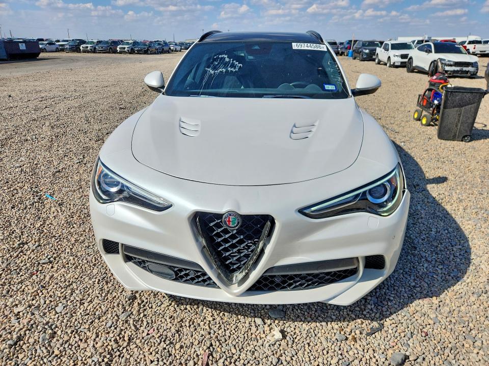 2019 Alfa romeo Stelvio VIN ZASPAKEV3K7C29835 COPART salvage auction — MINOR DENT/SCRATCHES, Salvage Title, sold $17,900 on 2026-10-06 (photo 5)