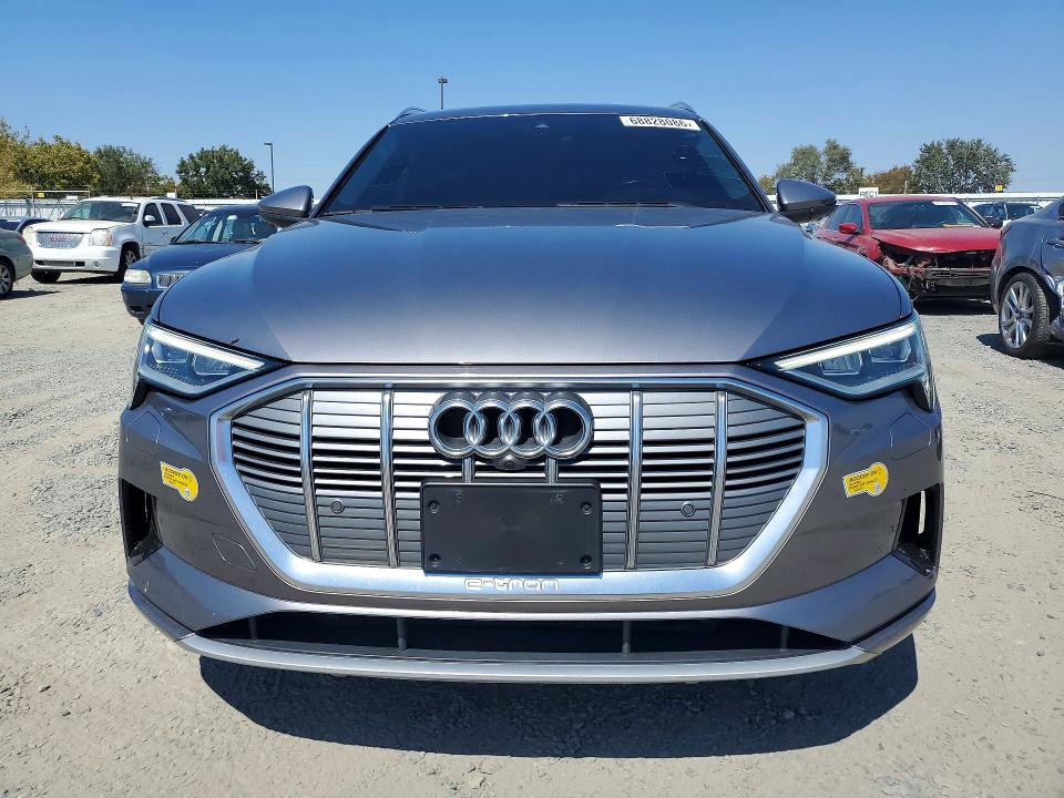 2019 Audi E-tron VIN WA1LABGE5KB013108 COPART salvage auction — NORMAL WEAR, Ca - Dis/Dlr/Exp Only Clean Title (P), sold $12,000 on 2026-10-02 (photo 5)