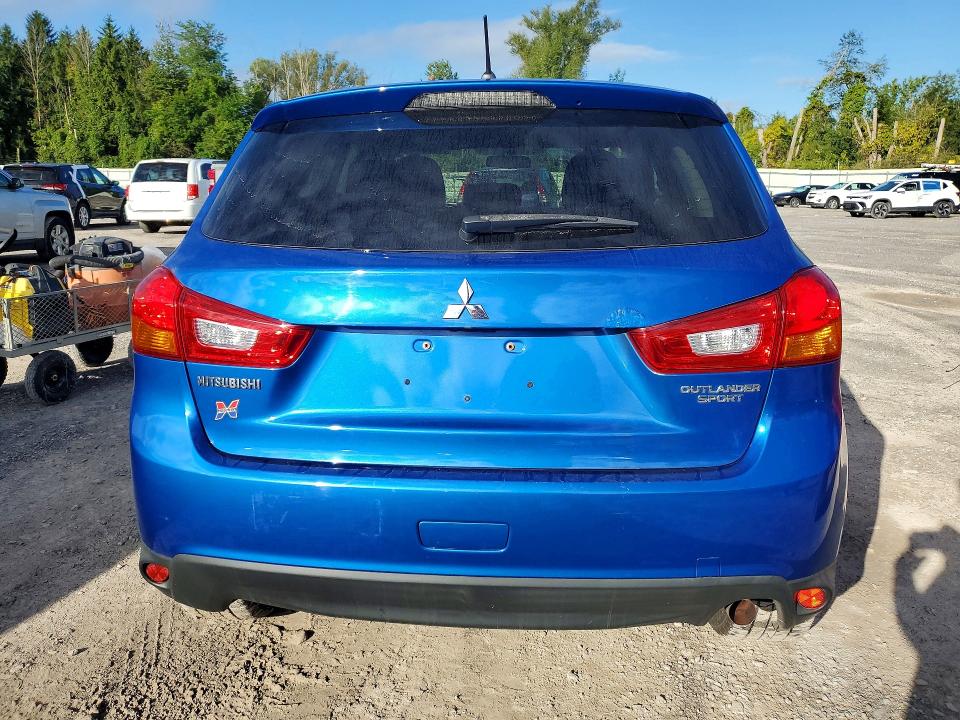 2015 Mitsubishi Outlander VIN 4A4AP3AU5FE030666 COPART salvage auction — MINOR DENT/SCRATCHES, Salvage Title, sold $4,500 on 2026-10-08 (photo 6)
