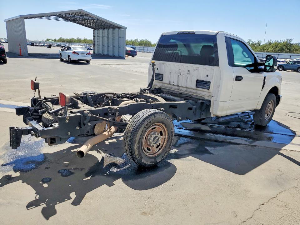 2019 Ford F-350 super duty VIN 1FDBF3A68KEE36401 COPART salvage auction — MINOR DENT/SCRATCHES, CA - CERTIFICATE OF TITLE, sold $10,900 on 2026-09-29 (photo 3)