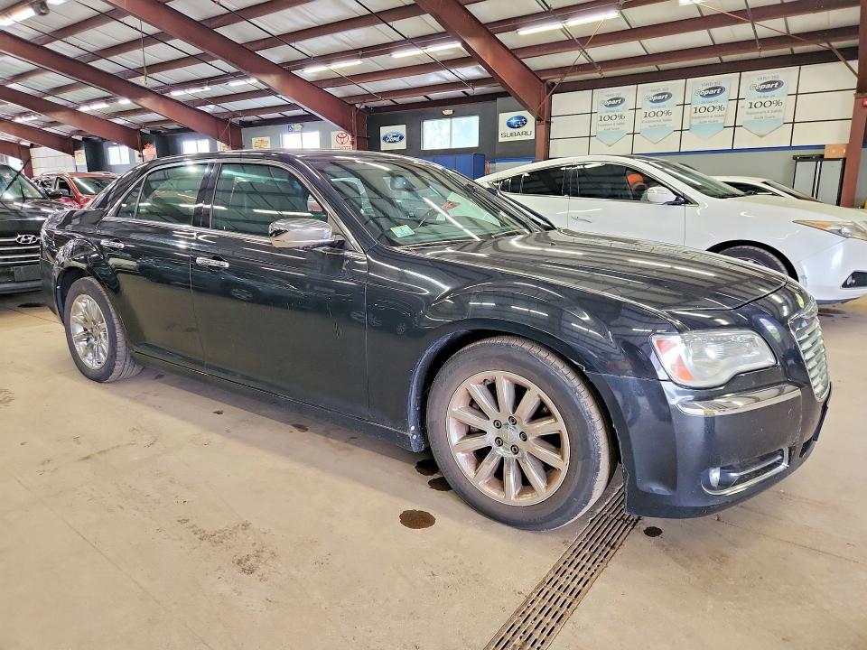 2013 Chrysler 300 VIN 2C3CCAET0DH666309 COPART salvage auction — MINOR DENT/SCRATCHES, MA - CERTIFICATE OF TITLE, sold $475 on 2026-10-08 (photo 4)