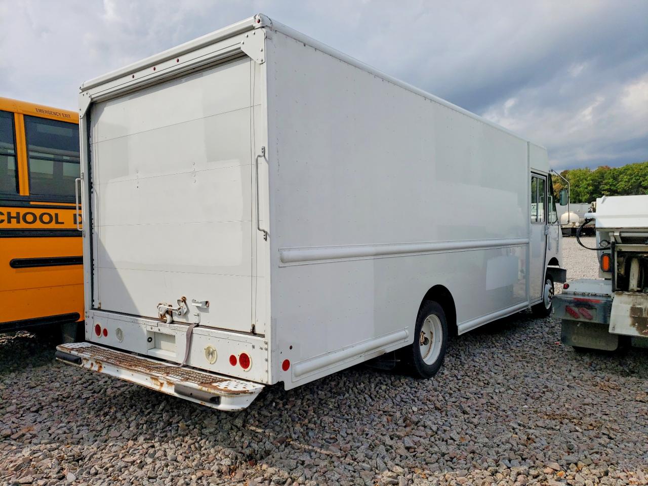2017 Freightliner Mt45g VIN 4UZAC2EA7HCJB3342 COPART salvage auction — Minor Dent/Scratches, MN - CERTIFICATE OF TITLE, sold $2,700 on 2026-09-24 (photo 3)