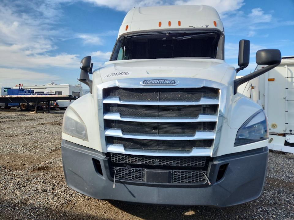 2020 Freightliner Cascadia VIN 3AKJHHDR0LSLS3405 COPART salvage auction — SIDE, MT - SALVAGE CERTIFICATE OF A VEHIC, sold $7,625 on 2026-09-11 (photo 5)
