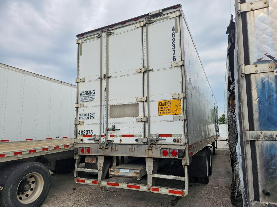 2016 Utility trailer VIN 1UYVS2487GM526030 COPART salvage auction — MINOR DENT/SCRATCHES, IL - CERTIFICATE OF TITLE (P), sold $2,300 on 2026-09-15 (photo 3)