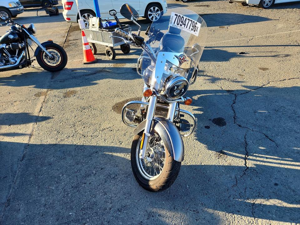 2014 Kawasaki Vn900 VIN JKAVN2D16EA050080 COPART salvage auction — MINOR DENT/SCRATCHES, CA - DIS/DLR/EXP ONLY CLEAN TITLE, sold $775 on 2026-10-02 (photo 2)