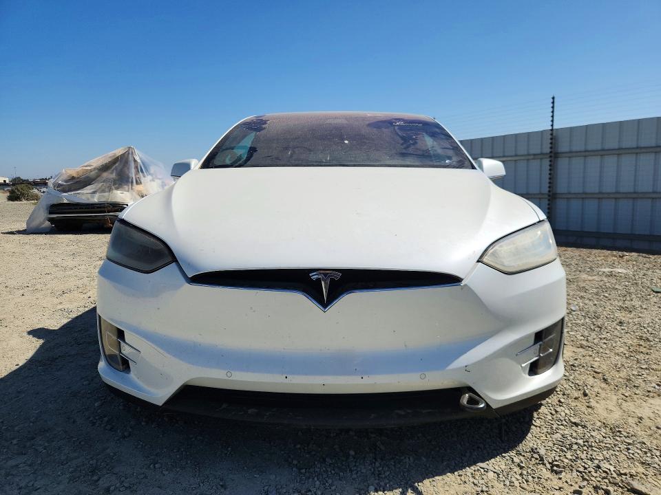 2017 Tesla Model x VIN 5YJXCBE27HF059233 COPART salvage auction — UNDERCARRIAGE, Salvage Title, sold $12,300 on 2026-10-20 (photo 5)