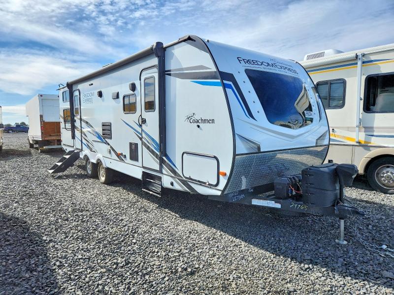 2022 Coachmen Freedom express VIN 5ZT2FEUB2NW024965 COPART salvage auction — ROOF, WA - BILL OF SALE, sold $10,700 on 2026-10-08 (photo 1)