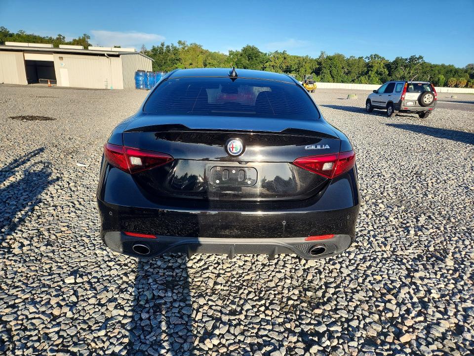 2017 Alfa romeo Giulia VIN ZARFAEBN8H7540654 COPART salvage auction — MINOR DENT/SCRATCHES, FL - CERTIFICATE OF TITLE, sold $5,800 on 2026-10-05 (photo 6)
