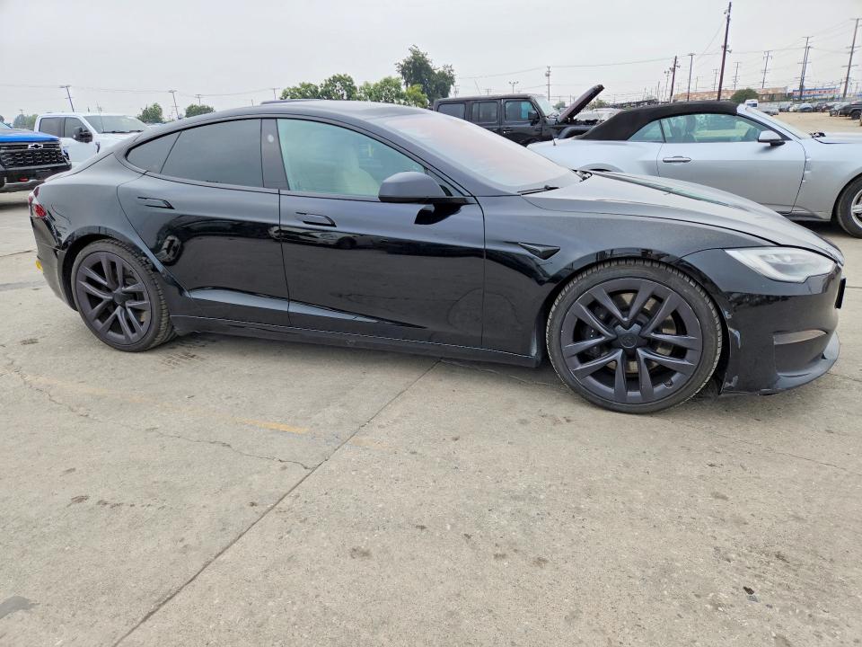 2021 Tesla Model s VIN 5YJSA1E64MF436978 COPART salvage auction — REAR END, Fl - Dis/Dlr/Exp Only Salvage Title, sold $27,000 on 2026-10-08 (photo 4)