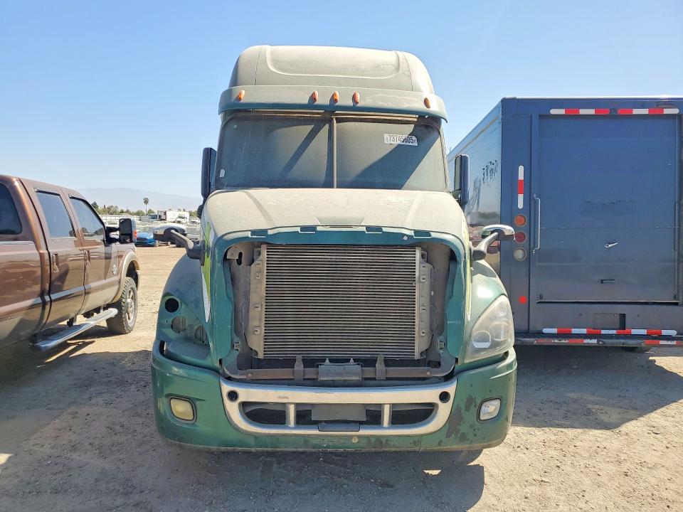 2015 Freightliner Cascadia VIN 3AKJGLDV1FSGL2245 COPART salvage auction — STRIPPED, TX - DIS/DLR/EXP ONLY CLEAN TITLE (P), sold $400 on 2026-09-25 (photo 5)
