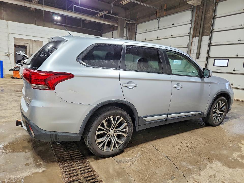 2016 Mitsubishi Outlander VIN JA4AZ3A38GZ002681 COPART salvage auction — MINOR DENT/SCRATCHES, MN, sold $625 on 2026-10-10 (photo 3)
