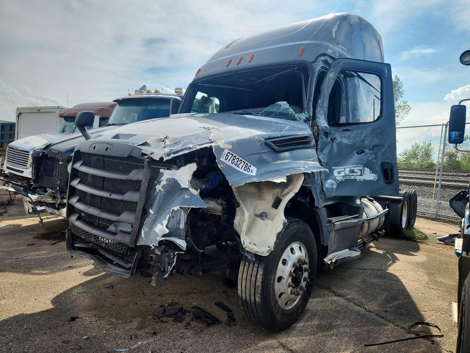 2023 Freightliner Cascadia 126 VIN 3AKJHHDR0PSNZ4695 — COPART salvage auction photo