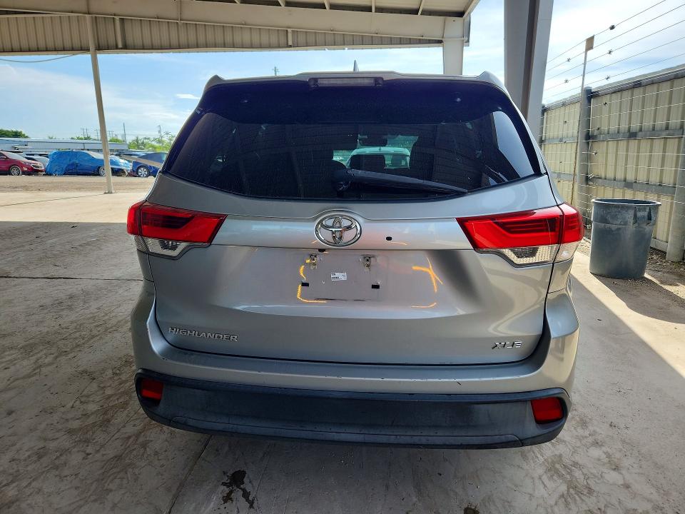 2017 Toyota Highlander VIN 5TDKZRFH8HS516910 COPART salvage auction — MINOR DENT/SCRATCHES, FL - CERTIFICATE OF TITLE (P), sold $11,200 on 2026-10-07 (photo 6)
