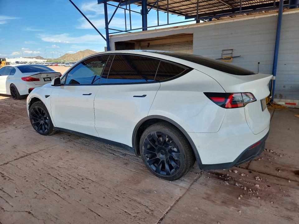 2020 Tesla Model Y VIN 5YJYGDEE4LF037357 COPART salvage auction — FRONT END, Salvage Title, sold $7,300 on 2026-10-06 (photo 2)