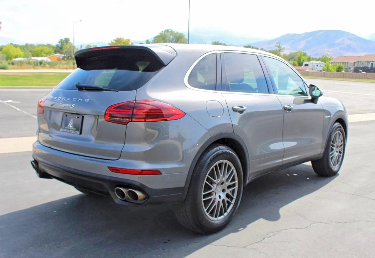 2015 Porsche Cayenne VIN WP1AE2A29FLA52010 COPART salvage auction — All Over, CO - SALVAGE TITLE (P), sold $9,500 on 2026-10-13 (photo 3)