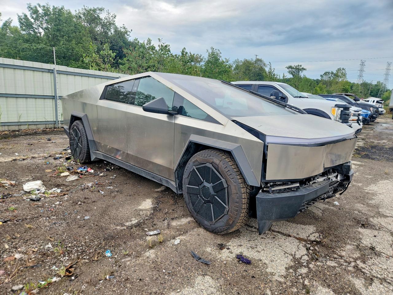 2024 Tesla Cybertruck VIN 7G2CEHED9RA026288 COPART salvage auction — Front End, TX - SALVAGE VEHICLE TITLE, sold $38,000 on 2026-09-29 (photo 4)
