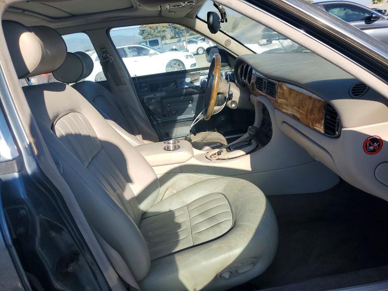 2001 Jaguar Xj series VIN SAJDA14C71LF28390 COPART salvage auction — MINOR DENT/SCRATCHES, CA - DIS/DLR/EXP ONLY CLEAN TITLE, sold $100 on 2026-09-11 (photo 7)