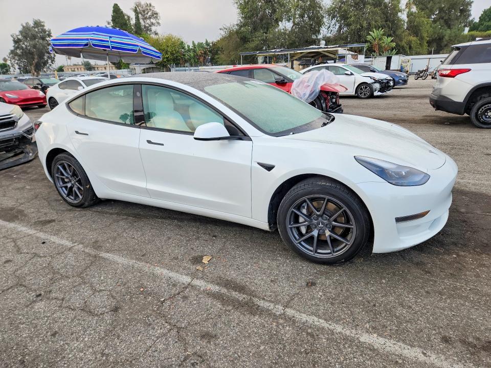 2021 Tesla Model 3 VIN 5YJ3E1EA8MF028836 COPART salvage auction — MINOR DENT/SCRATCHES, CA - DIS/DLR/EXP ONLY CLEAN TITLE, sold $5,700 on 2026-10-07 (photo 4)