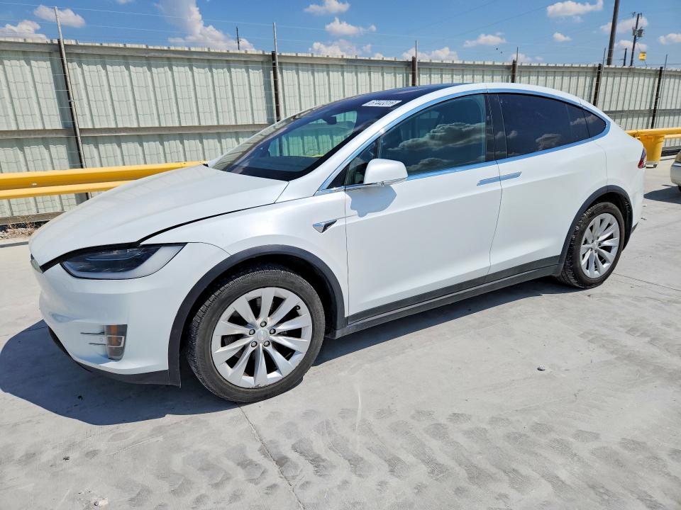 2018 Tesla Model x VIN 5YJXCDE25JF133847 — COPART salvage auction photo