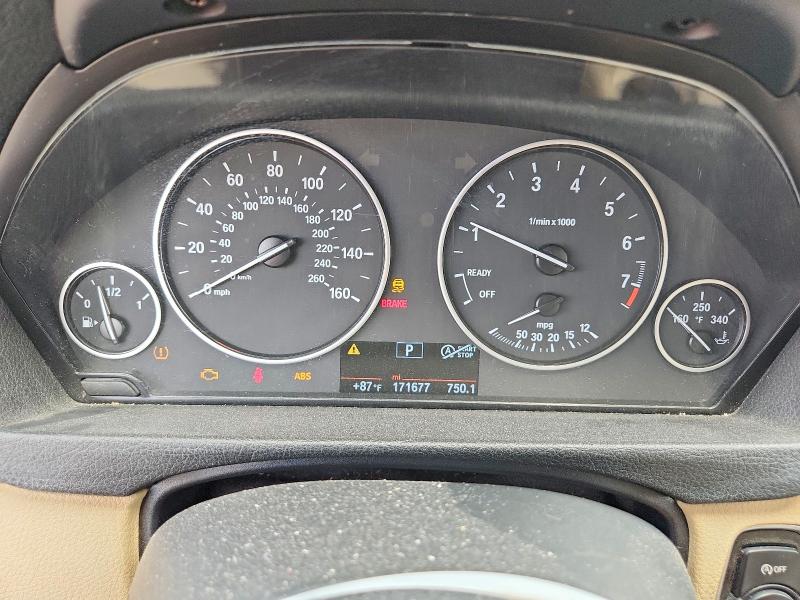 2015 BMW 3er VIN WBA3B1G55FNT64745 COPART salvage auction — MINOR DENT/SCRATCHES, Fl - Certificate Of Title, sold $0 on 2026-10-02 (photo 9)
