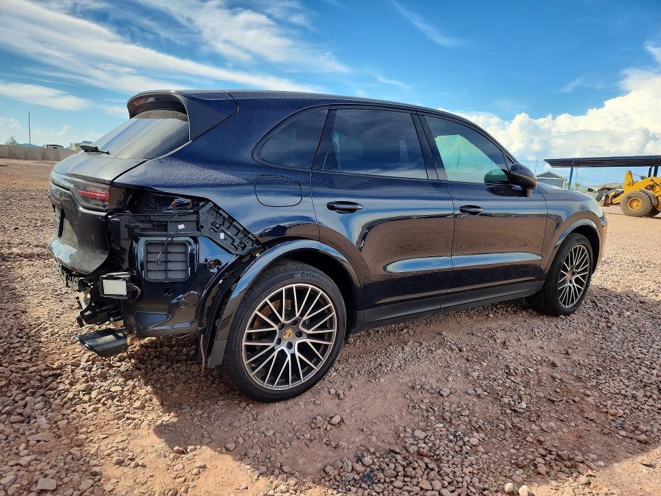 2022 Porsche Cayenne VIN WP1AA2AY9NDA05892 COPART salvage auction — REAR END, Az - Cert Of Title - Salvage, sold $31,000 on 2026-10-06 (photo 3)